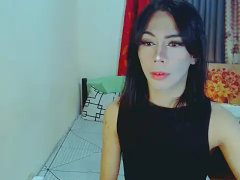 Snapshot of ELLIZABETHFORCUMXX chatting on 10.15.25 ELLIZABETHFORCUMXX online show from 10.15.25