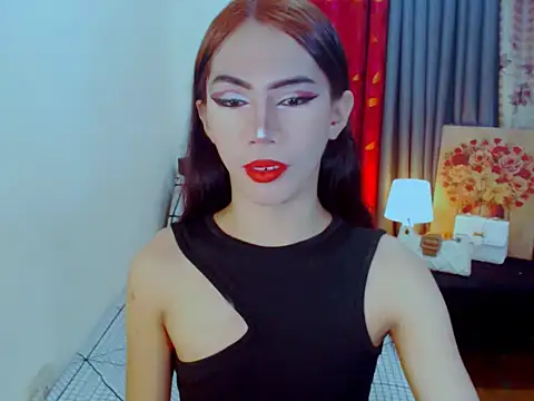 Snapshot of ELLIZABETHFORCUMXX chatting on 10.24.25 ELLIZABETHFORCUMXX online show from 10.24.25