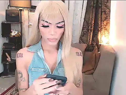 Snapshot of ELLIZABETHFORCUMXX chatting on 02.05.26 ELLIZABETHFORCUMXX online show from 02.05.26