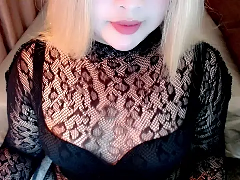 Snapshot of lovelygirlxxx chatting on 05.01.26 lovelygirlxxx online show from 05.01.26