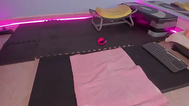 Snapshot of liagirl_cute chatting on 03.07.25 liagirl cute online show from 03.07.25