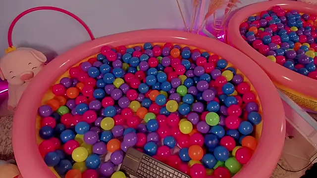 Snapshot of liagirl_cute chatting on 03.07.25 liagirl cute online show from 03.07.25