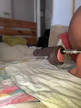 Snapshot of ROUSSH chatting on 02.22.26 ROUSSH online show from 02.22.26