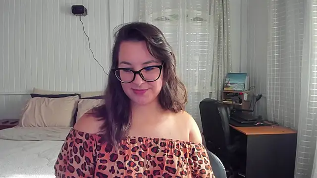 Snapshot of anna_love_hot chatting on 05.12.26 anna love hot online show from 05.12.26