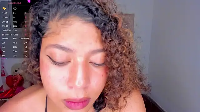 Snapshot of LilyBrunette chatting on 03.19.25 LilyBrunette online show from 03.19.25