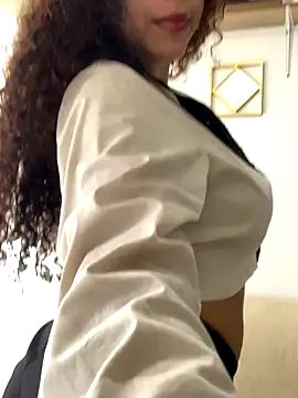 Snapshot of LilyBrunette chatting on 09.13.25 LilyBrunette online show from 09.13.25