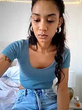 Snapshot of Leaberry chatting on 09.10.25 Leaberry online show from 09.10.25