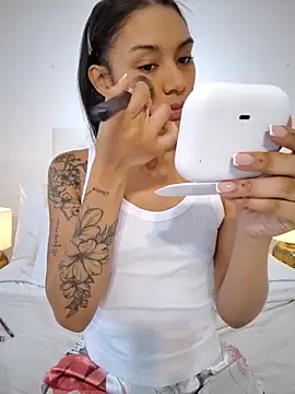 Snapshot of Leaberry chatting on 09.18.25 Leaberry online show from 09.18.25