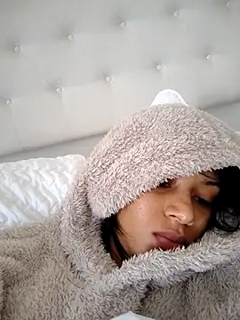 Snapshot of Leaberry chatting on 09.19.25 Leaberry online show from 09.19.25