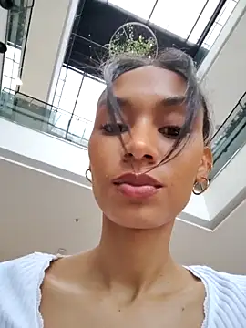 Snapshot of Leaberry chatting on 10.10.25 Leaberry online show from 10.10.25