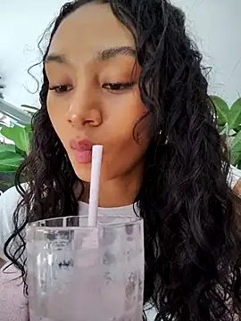 Snapshot of Leaberry chatting on 10.15.25 Leaberry online show from 10.15.25