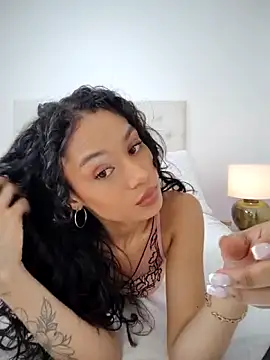 Snapshot of Leaberry chatting on 10.19.25 Leaberry online show from 10.19.25