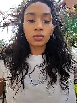 Snapshot of Leaberry chatting on 10.20.25 Leaberry online show from 10.20.25