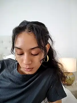 Snapshot of Leaberry chatting on 10.24.25 Leaberry online show from 10.24.25