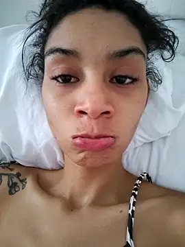 Snapshot of Leaberry chatting on 11.10.25 Leaberry online show from 11.10.25