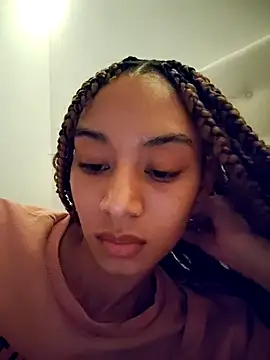 Snapshot of Leaberry chatting on 11.14.25 Leaberry online show from 11.14.25