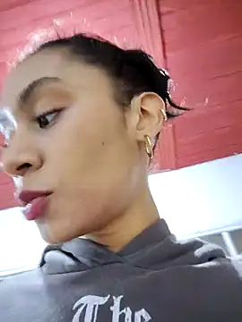 Snapshot of Leaberry chatting on 11.29.25 Leaberry online show from 11.29.25