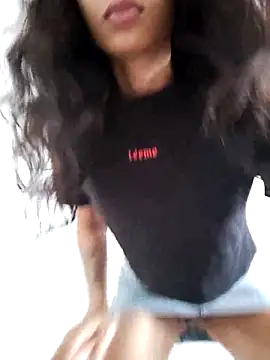 Snapshot of Leaberry chatting on 12.17.25 Leaberry online show from 12.17.25