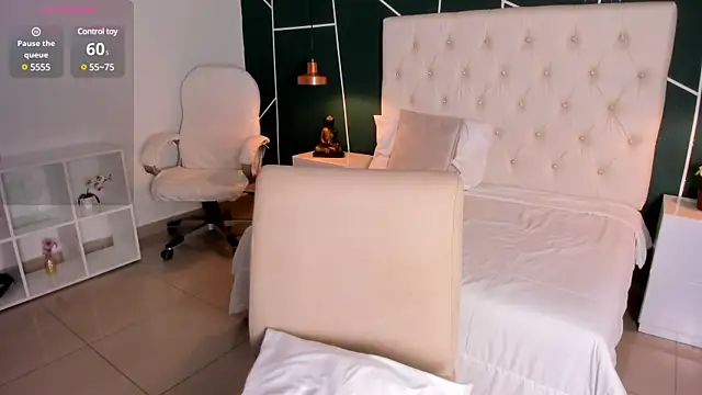 Snapshot of Veronicalanx1 chatting on 02.15.25 Veronicalanx1 online show from 02.15.25