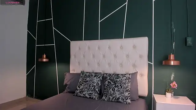 Snapshot of Veronicalanx1 chatting on 12.05.25 Veronicalanx1 online show from 12.05.25