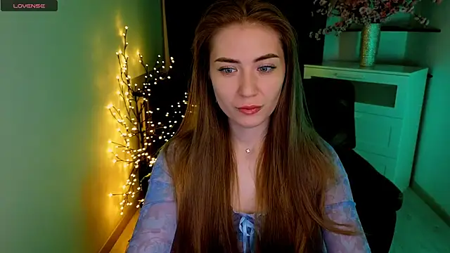 Snapshot of Adelyna_Bird chatting on 04.30.26 Adelyna Bird online show from 04.30.26