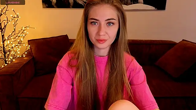 Snapshot of Adelyna_Bird chatting on 07.12.26 Adelyna Bird online show from 07.12.26