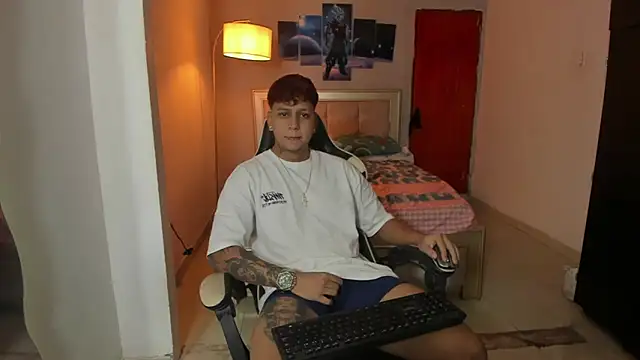 Snapshot of Jake_simons chatting on 12.28.24 Jake simons online show from 12.28.24