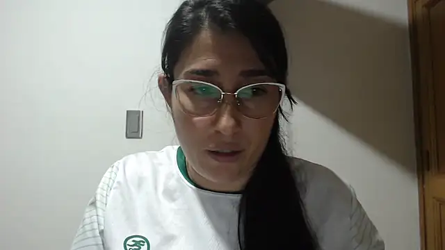 Snapshot of andreaisis2 chatting on 04.15.26 andreaisis2 online show from 04.15.26