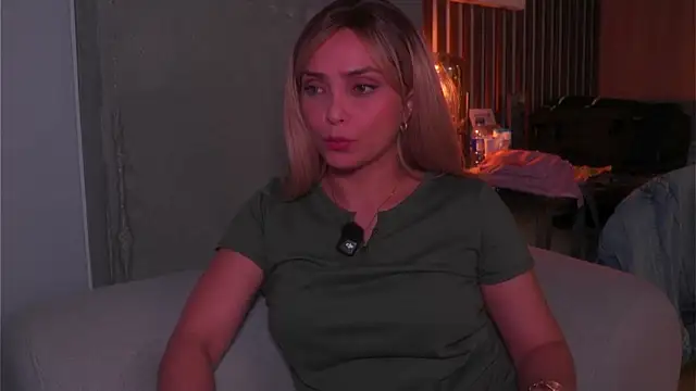 Snapshot of annie22love chatting on 02.25.26 annie22love online show from 02.25.26