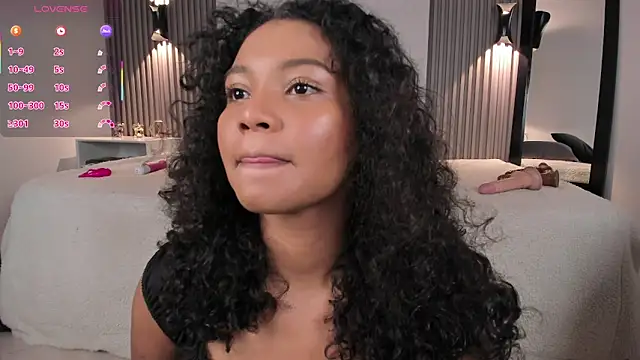 Snapshot of Zafiiraa chatting on 05.28.26 Zafiiraa online show from 05.28.26