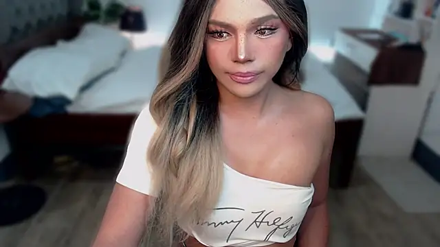 Snapshot of liaa_lurrecams chatting on 11.11.25 liaa lurrecams online show from 11.11.25