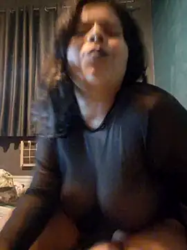 Snapshot of niCuNin chatting on 10.14.25 niCuNin online show from 10.14.25