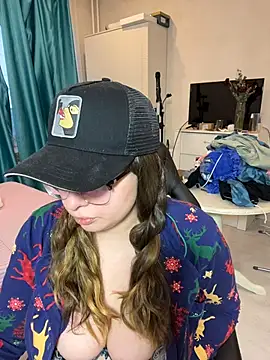 Snapshot of DienkaGreen chatting on 02.04.26 DienkaGreen online show from 02.04.26