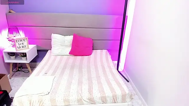 Ashleyyrobert online show from 12.17.25