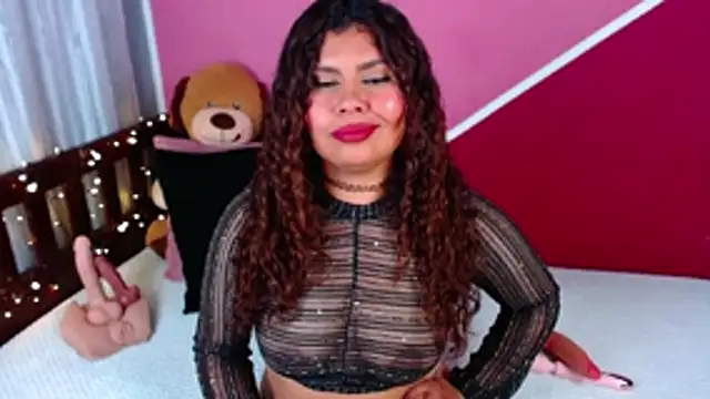 Snapshot of Queenamazon1 chatting on 04.25.26 Queenamazon1 online show from 04.25.26