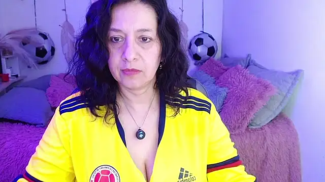 Snapshot of camilalatti chatting on 06.21.26 camilalatti online show from 06.21.26