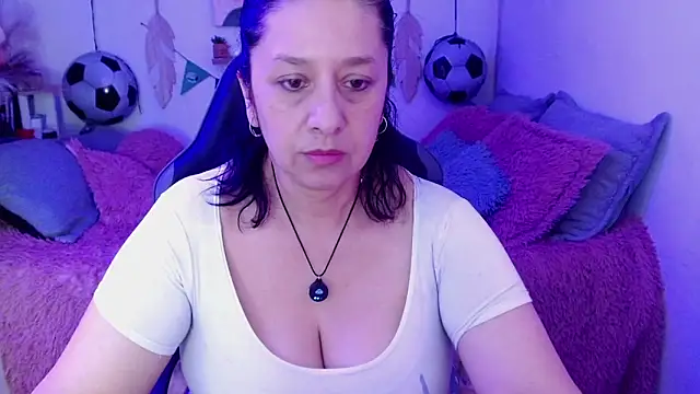 Snapshot of camilalatti chatting on 06.28.26 camilalatti online show from 06.28.26
