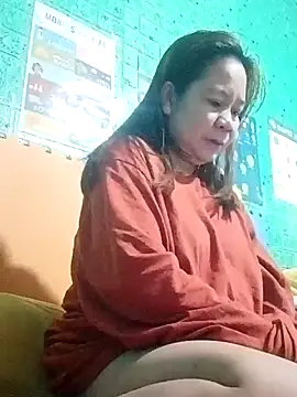 Snapshot of yummyclits4uxxx chatting on 02.23.25 yummyclits4uxxx online show from 02.23.25