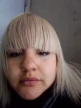 Snapshot of shaynarg chatting on 10.30.25 shaynarg online show from 10.30.25