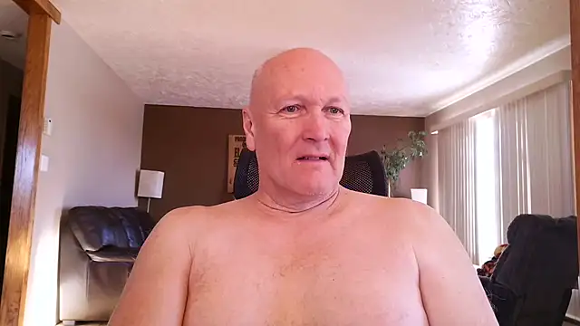 Snapshot of BasicAnt chatting on 02.22.26 BasicAnt online show from 02.22.26