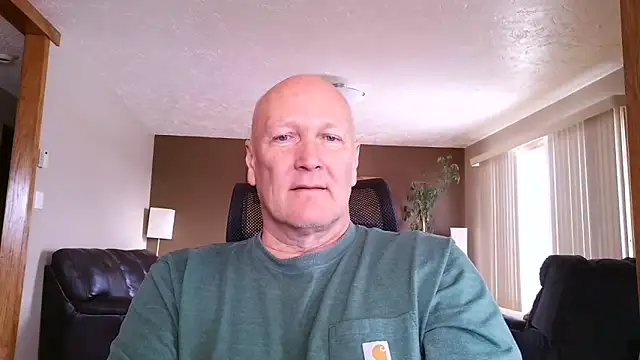 Snapshot of BasicAnt chatting on 04.17.26 BasicAnt online show from 04.17.26