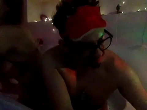 Snapshot of Katehotend chatting on 12.21.25 Katehotend online show from 12.21.25