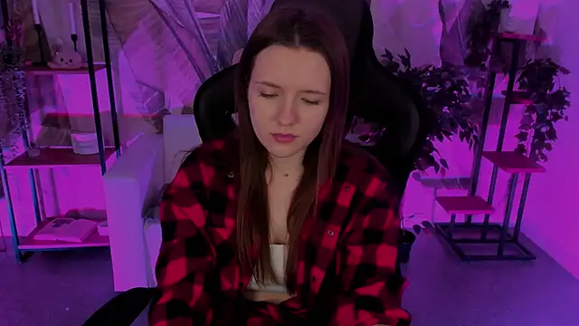 Snapshot of JennyDens chatting on 12.27.24 JennyDens online show from 12.27.24