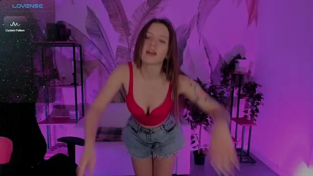 Snapshot of JennyDens chatting on 02.15.25 JennyDens online show from 02.15.25