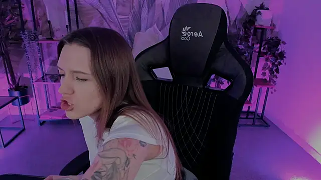 Snapshot of JennyDens chatting on 03.03.25 JennyDens online show from 03.03.25