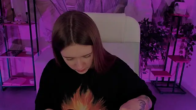 Snapshot of JennyDens chatting on 03.10.25 JennyDens online show from 03.10.25