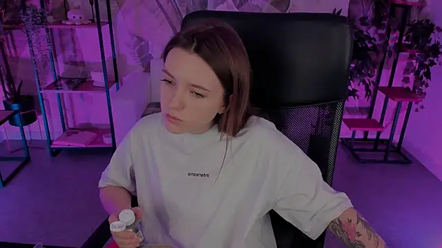 Snapshot of JennyDens chatting on 03.13.25 JennyDens online show from 03.13.25