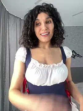 Snapshot of _CurlySue_ chatting on 02.27.25 CurlySue online show from 02.27.25