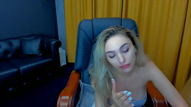 Snapshot of HaleySweet18 chatting on 07.21.26 HaleySweet18 online show from 07.21.26