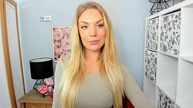 Snapshot of AulloraHoney chatting on 01.27.25 AulloraHoney online show from 01.27.25